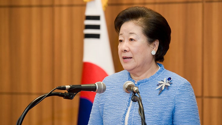 <b>한학자</b> 총재, 내일 김건희 <b>특검</b> 조사 <b>불출석</b>…3차례 소환 불응