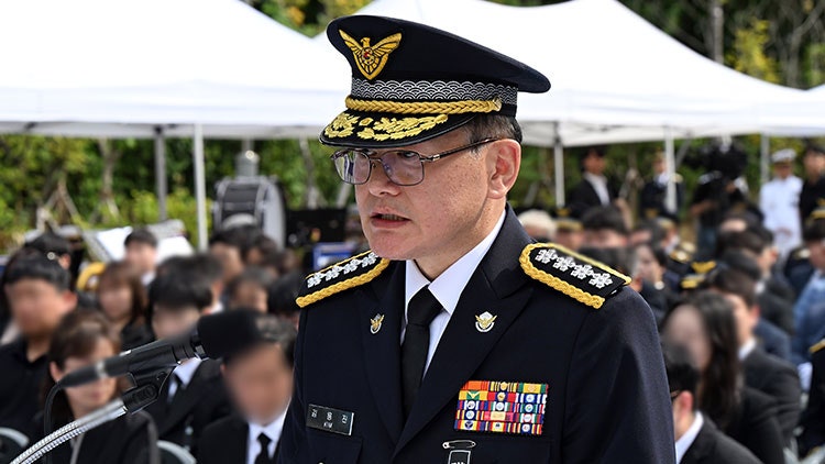 김용진 <b>해경청장</b>, <b>해경</b> 순직 관련 <b>사의 표명</b>…"무거운 책임감"
