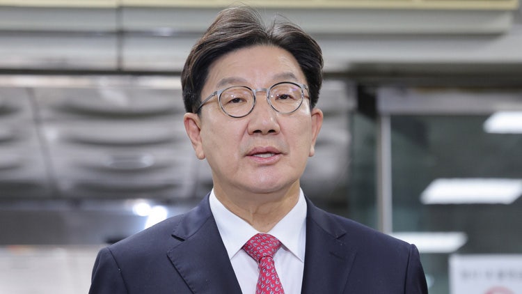 <b>권성동</b>, <b>구속</b> 심사 출석…"文 수사처럼 이재명 특검도 거짓"