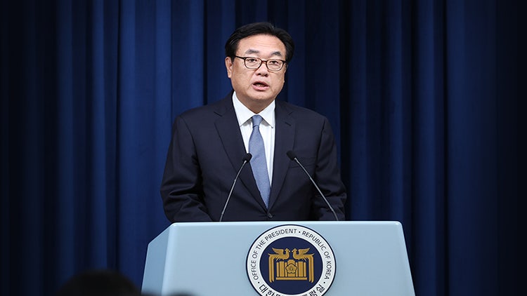 내란특검, '<b>계엄</b> 국무회의 <b>자료</b>·공용 PC <b>폐기</b>' 정진석 소환