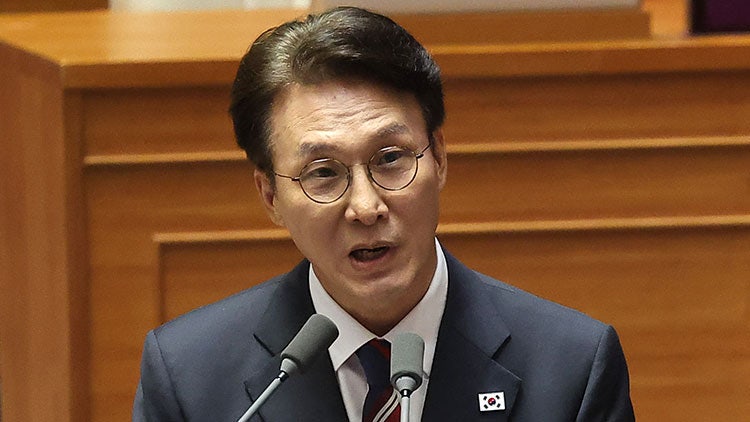 金<b>총리</b>, '<b>개헌</b>시 李대통령 <b>연임</b>제 적용 제외' 질문에 "그렇다"