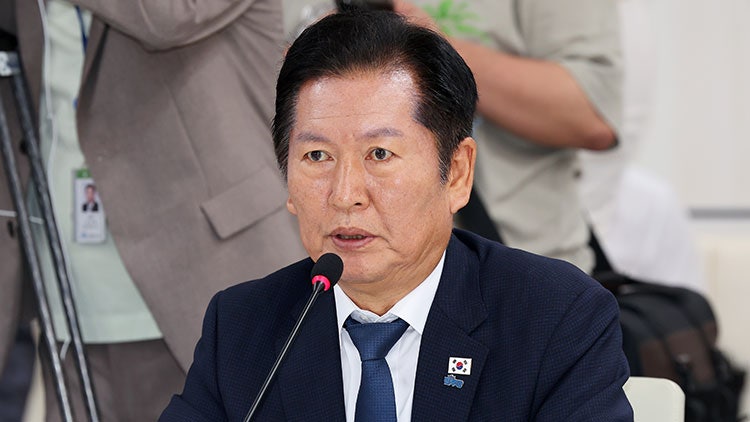 정청래, 국힘 <b>장외투쟁</b>에 "내란옹호 세력의 '<b>장외</b>투정'"