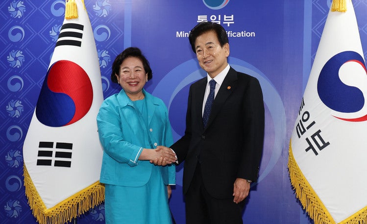 정동영 "원산·<b>금강산</b> <b>연계</b><b>관광</b> 실현되길"…현대 "선박도 확보"