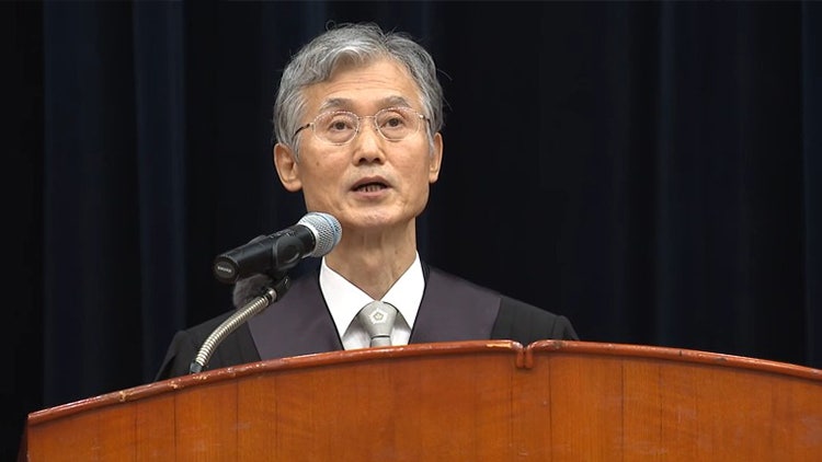 與 압박에도 <b>조희대</b> "헌법, <b>재판 독립</b> 천명…흔들림 없이 <b>재판</b> 임해야"