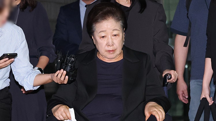 김건희특검, <b>통일교</b> <b>한학자</b> <b>총재</b> 소환…구속 후 두 번째