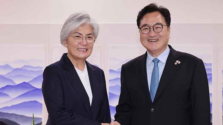 <b>우원식</b>, <b>강경화 주미대사</b> 내정자에 "도전 국면…최선 다해달라"