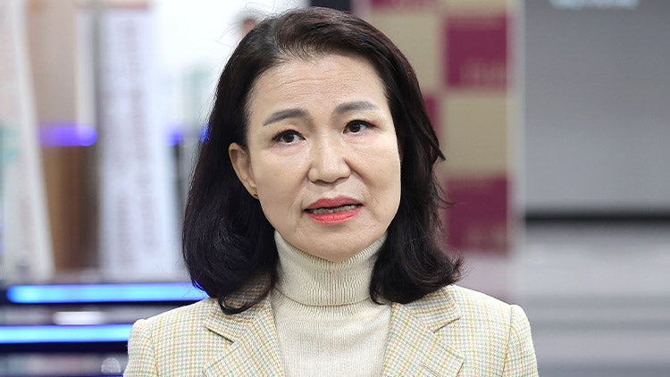 [3보] 경찰, <b>이진숙 체포</b>해 압송…선거법·공무원법 위반 혐의