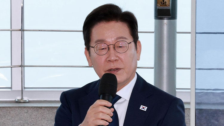 李<b>대통령</b> "<b>이산가족</b> 생사확인·편지교류"
