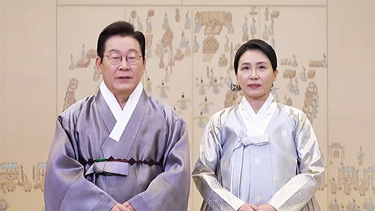 李 대통령 '예능' 오늘 방영…"재난시 녹화" vs "흑색선전"