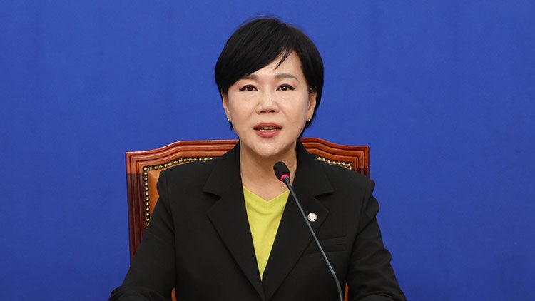 與 "캄 <b>정부</b> 비협조시 ODA 중단 검토해야"