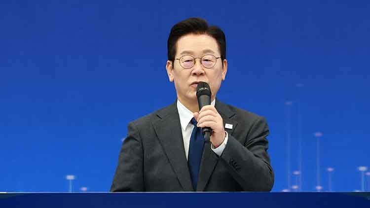 李<b>대통령</b> "<b>국방</b>을 어딘가에 의존해야 한다는 생각, 납득 어려워"
