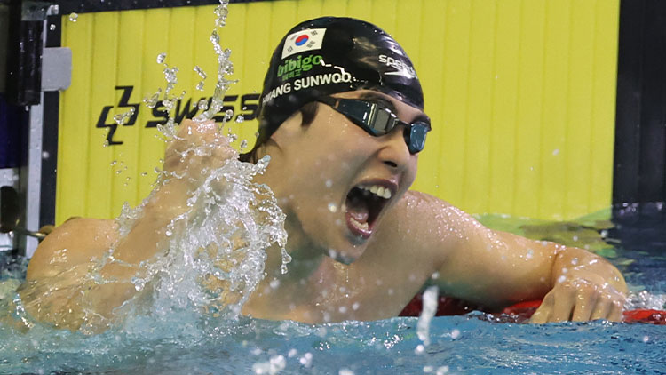 <b>황선우</b>, 쑨양 넘고 <b>자유형</b> 200ｍ <b>아시아신기록</b>…1분43초92