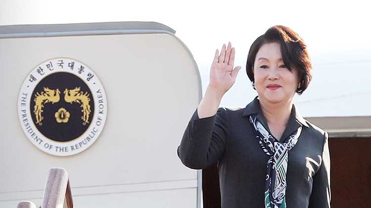 檢, 경찰에 '<b>김정숙 여사 옷값 의혹</b>' 재수사 요청
