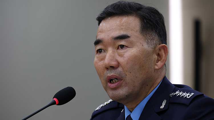 진영승 합동참모본부 의장이 서울 용산구 합동참모본부에서 열린 2025년 국정감사에서 의원 질의에 답변하고 있다. /연합뉴스