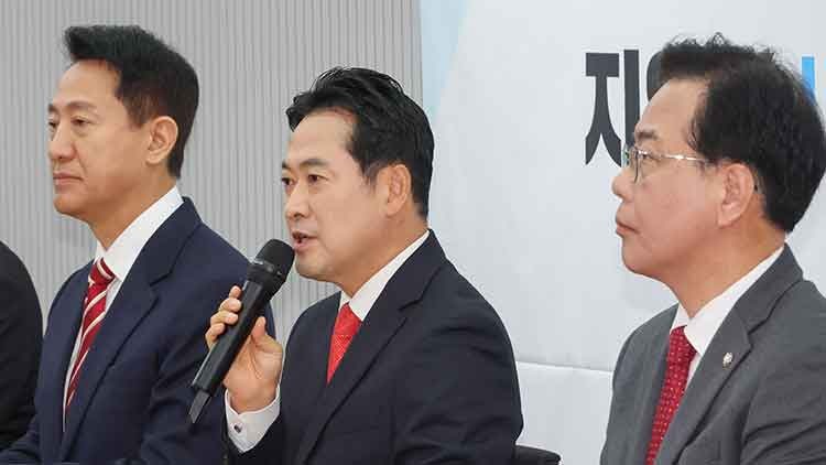 장동혁 "<b>이재명</b>은 독재자…내년 지방선거가 마지막 저지선"