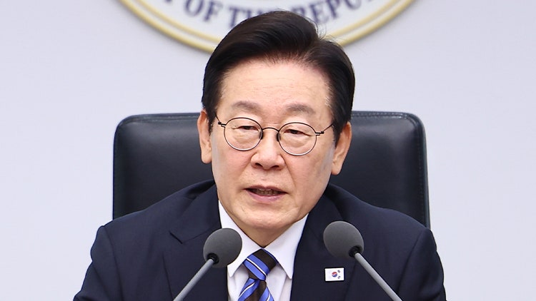 李<b>대통령</b> "신상필벌, 조직 운영 기본…<b>내란 극복</b>도 적극행정도 해야 할...