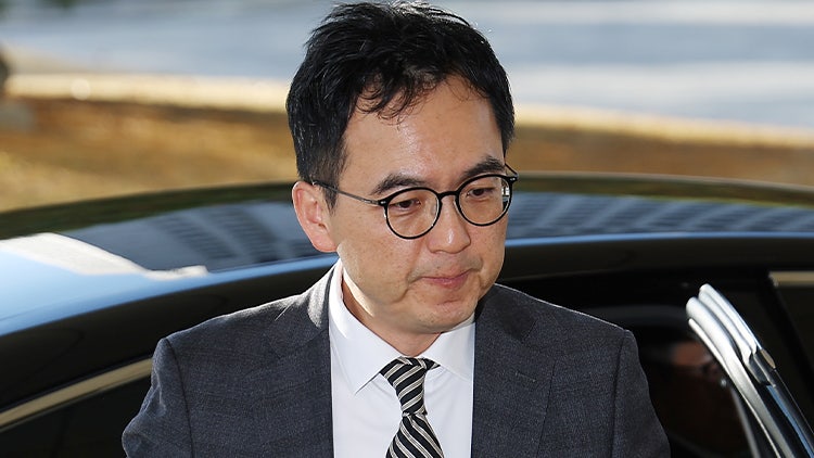 검사 <b>고위직</b> 줄<b>사퇴</b>…구자현 <b>검찰</b>총장 대행은 '침묵'