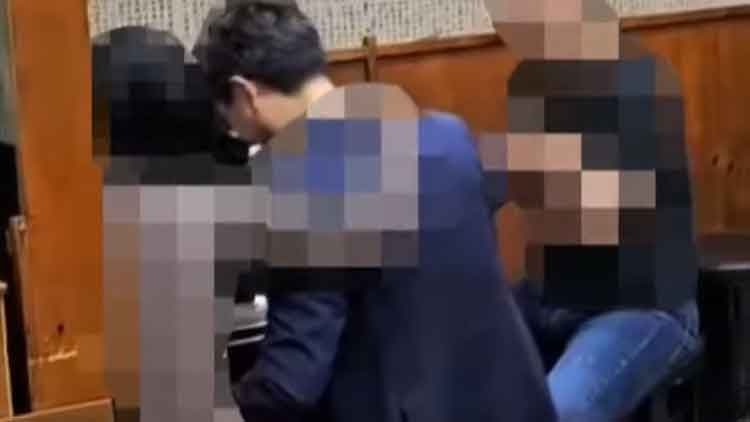 [단독] 女동석자 2명, 피해자에 '성추행 정황' 확인…"손 가 있는 것 봤다" "등 쓰다듬어 말려"