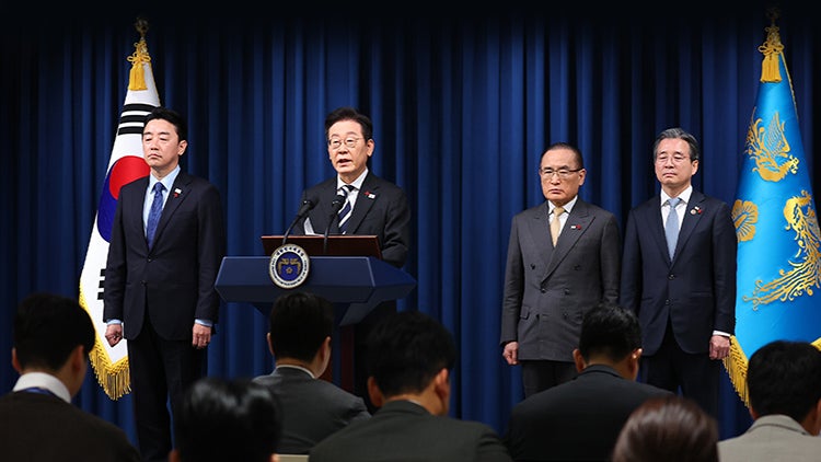 李 정부 6개월 성과간담회…與 <b>사법개혁안</b> <b>처리</b> 시동에 野 강경 저지 예...
