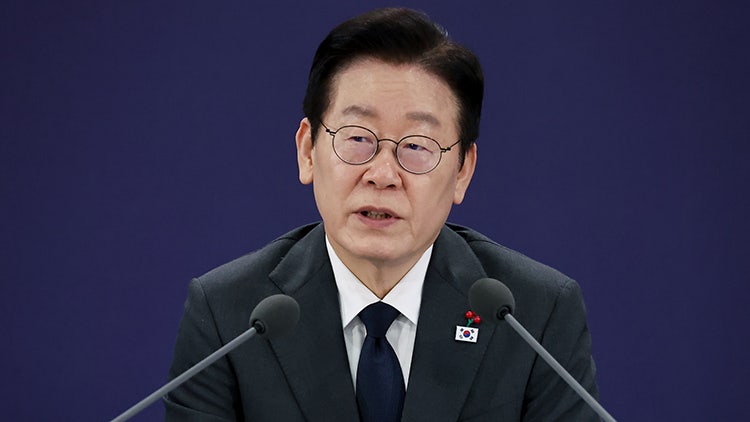李<b>대통령</b>, <b>민주당</b> 지도부에 번개 만남 제안…정청래·김병기와 <b>만찬</b> 회...