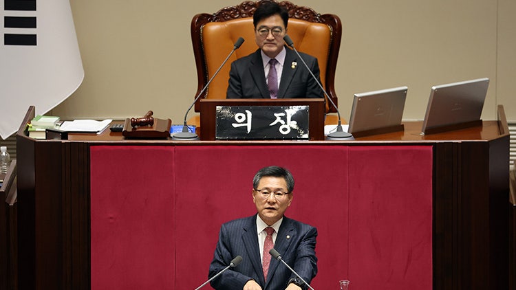 與, <b>은행법</b> 상정…국힘 또 <b>필리버스터</b>
