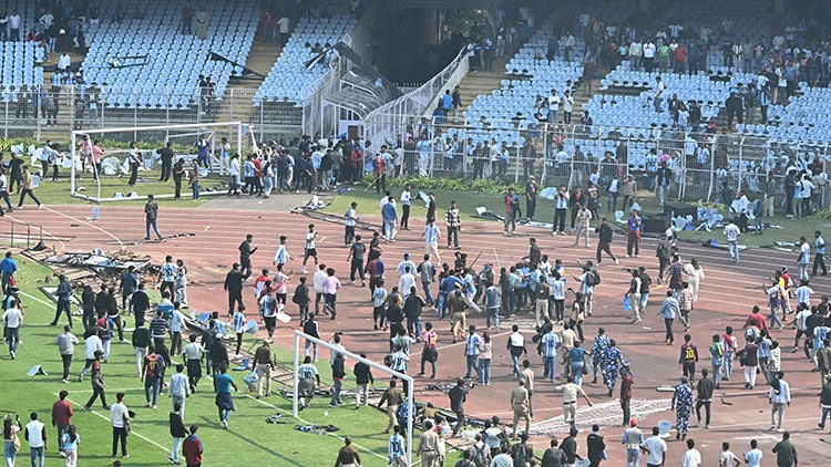 "100달러 냈는데 20분 머물러" 축구스타 메시 조기 퇴장에 <b>인도 팬</b>들 난...
