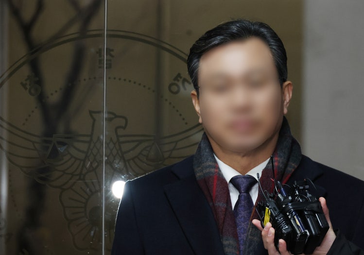 통일교의 정치인 금품 의혹 관련 통일교 세계본부 총무처장을 지냈던 조모 씨가 23일 서울 서대문구 경찰청에 참고인 신분으로 출석하고 있다./연합뉴스