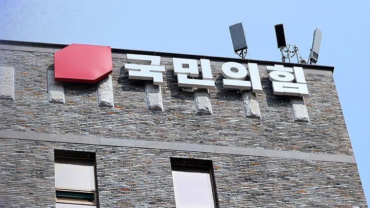 '국민배당금'이 포퓰리즘? 여야 불붙은 화끈한 설전