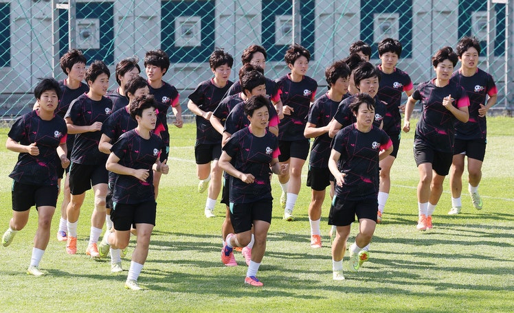 북한 여자축구 결승행! 근데 상금 15억 줄 수 있어? 유엔 제재 딜레마