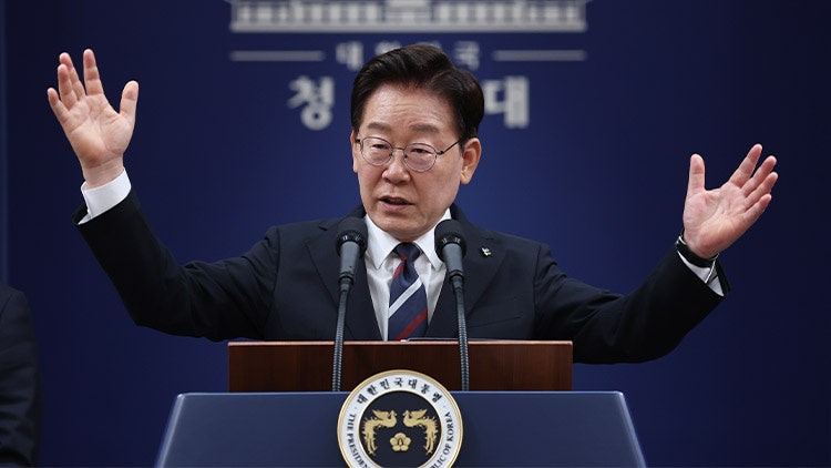 李 "국정 변한 게 없는데 지지율 폭락"…與 향해 "원수 싸우듯 하지 마라"