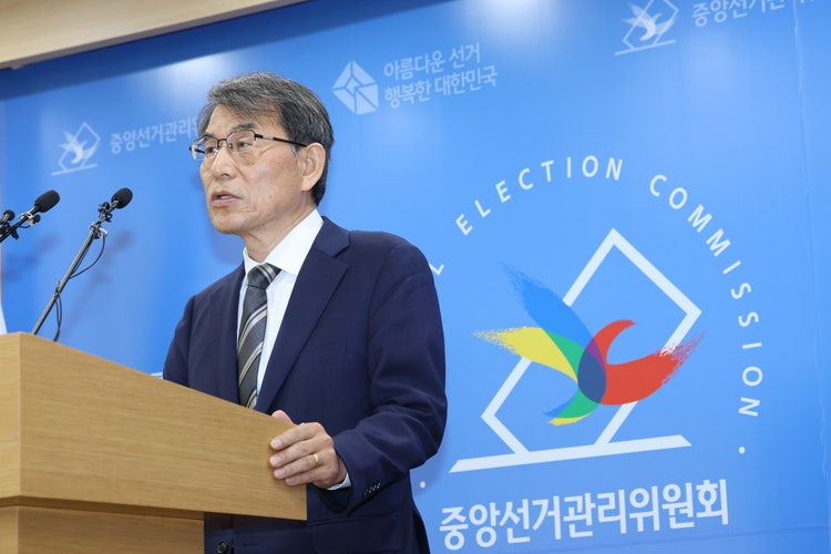 한달에 하루 출근하고 425만원…노태악 전 선관위원장 수당 논란