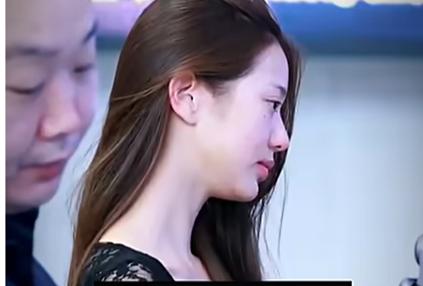'공항 특혜' 장원영 모자 벗었더니…이번엔 쌩얼 논란 쏟아졌다