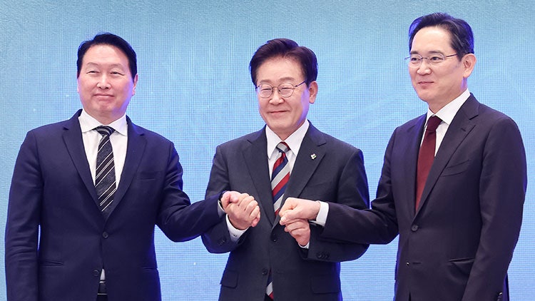 李 "<b>메가프로젝트</b>, 지지율 수단이면 지선 전 했을 것"…野 "정치적 급조...