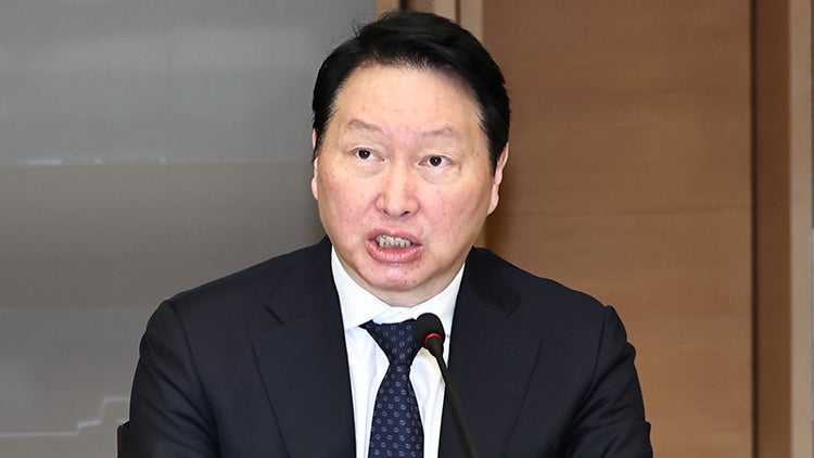 최태원 "<b>AI</b> 비용 부담 커…저비용 고효율 <b>데이터센터</b> 만들 것"