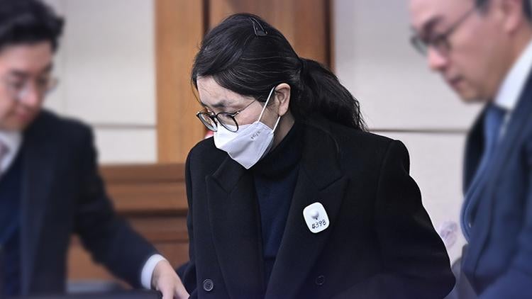 <b>대법</b>, <b>김건희 상고심</b> 선고 24일로 연기…'명태균 여론조사' 변수될까