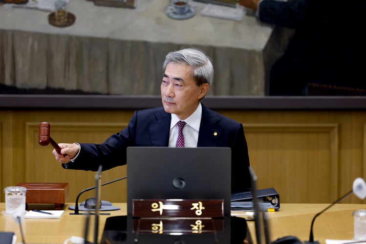 <b>한은</b>, <b>기준금리</b> 연 2.75%로 <b>인상</b>…3년6개월 만에 긴축으로