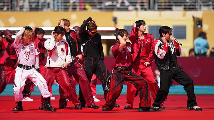 BTS, 마돈나 마이크 이어받았다…'<b>월드컵</b> 사상 최초' 결승전 <b>하프타임쇼</b>...