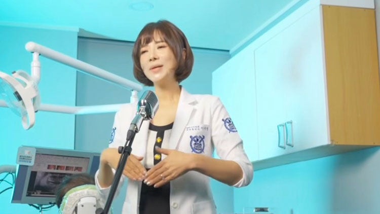'서울대 치과의사' <b>가수</b> 이지, 조용필 전 매니저와 손잡고 트로트 진출