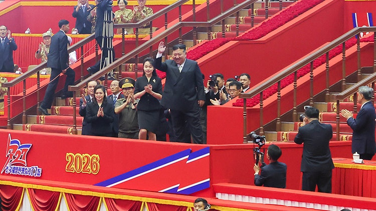 북한, '<b>전승절</b> 73주년' 대규모 행사…<b>김정은</b>, 주애와 공연 관람