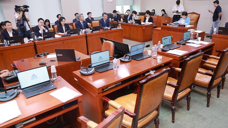 '보완수사권 폐지' <b>형소법 개정안</b>, 與 주도 법사위 <b>통과</b>