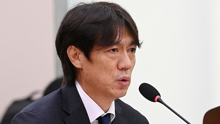 <b>홍명보</b> "연봉 38억 절대 아냐…'<b>빵집 면접</b>' 당시 특혜 요구 없었어"