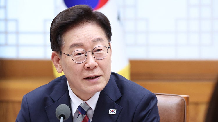 李<b>대통령</b> "4년 중임·연임제로 개헌…내 <b>임기</b> 단축도 가능"