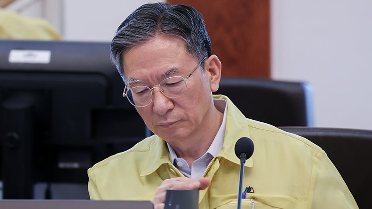 [속보] <b>정성호</b> 법무부 <b>장관 사직서</b> 제출