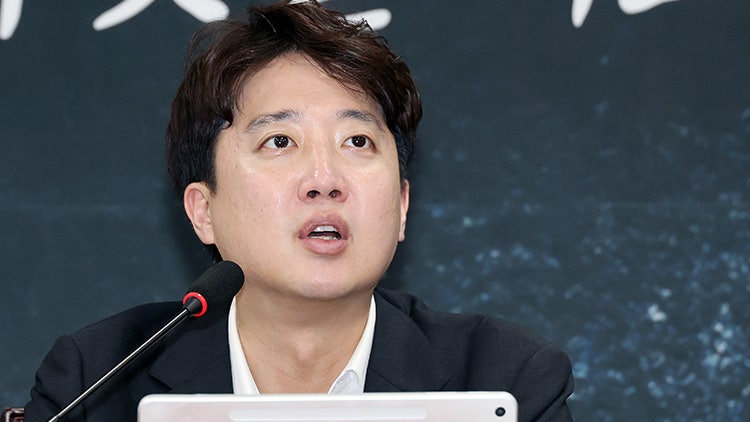 <b>이준석</b>, 오늘 대표직 <b>사퇴</b>…'지방선거·정이한 사태' 책임