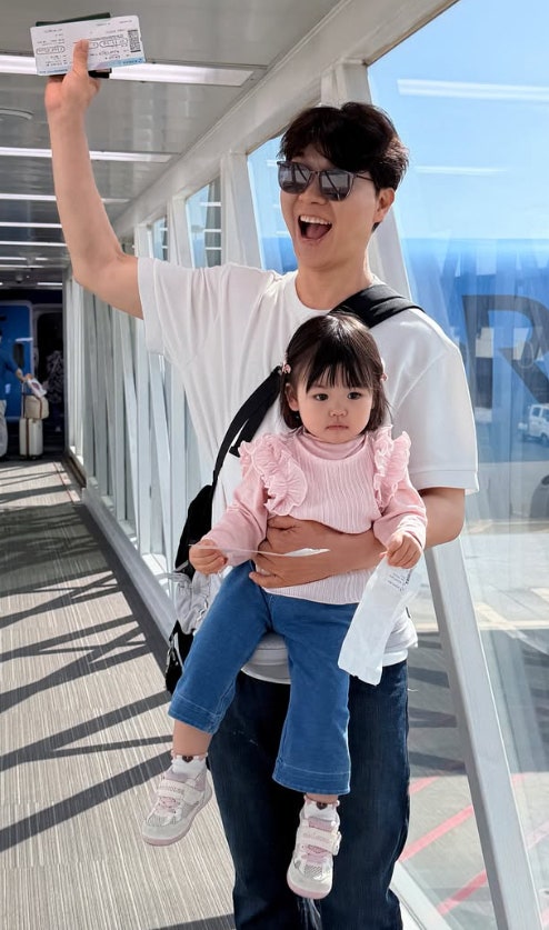<b>박수홍 가족</b>, 아이 울자 '내리겠다' 번복…괌행 51분 지연 '시끌'