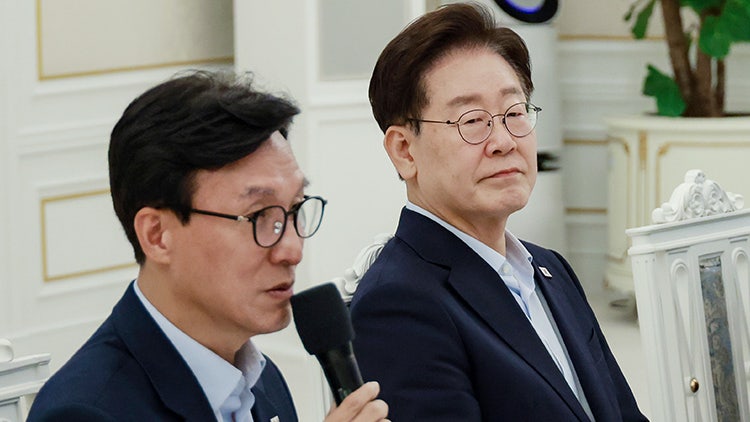 적십자<b>회장</b> 선출된 <b>인요한</b>, <b>취임</b> 못하나…김민석, 李대통령에 인준 재고...