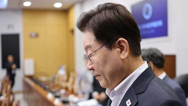 李대통령 <b>지지율</b> 42% '최저치' 또 경신…부정 50% '첫 돌파'