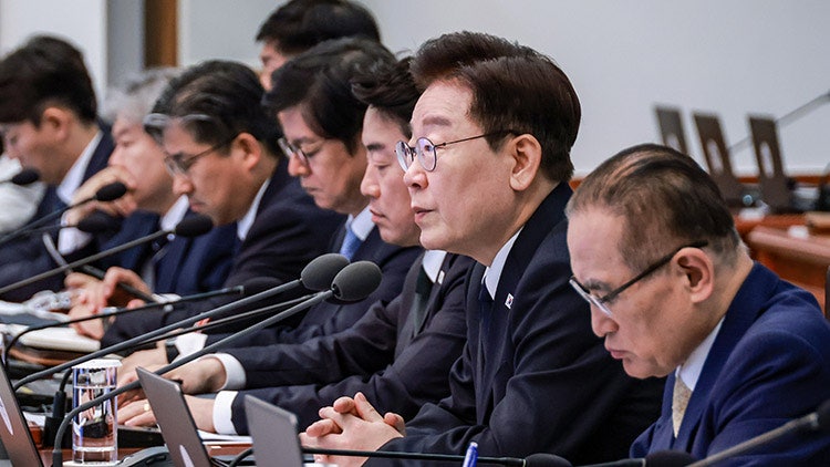 李 "극소수 <b>경찰</b> 일탈이 전체에 구멍…뼈 깎는 <b>자정</b> 나서야"