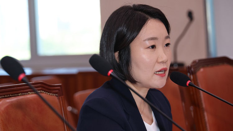 <b>이소영</b> "신념과 다르다면 대통령·국무위원 설득할 것"