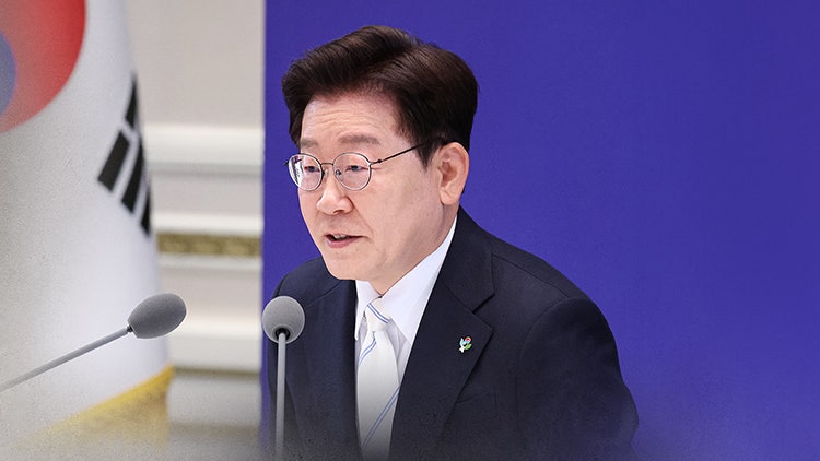 李<b>대통령 기자회견</b> 30분 연기…"마지막까지 발언 가다듬어"